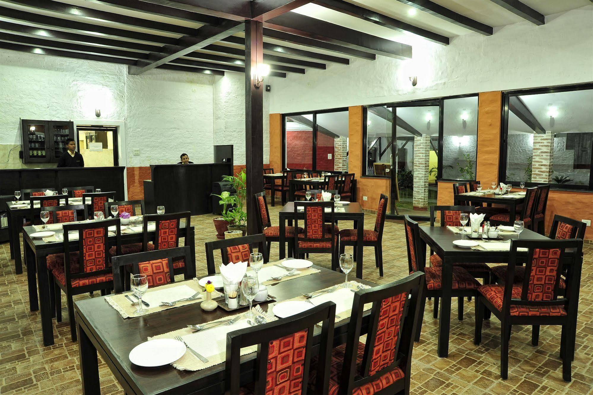 Oyo 738 Hotel Kaze Darbar Катманду Экстерьер фото