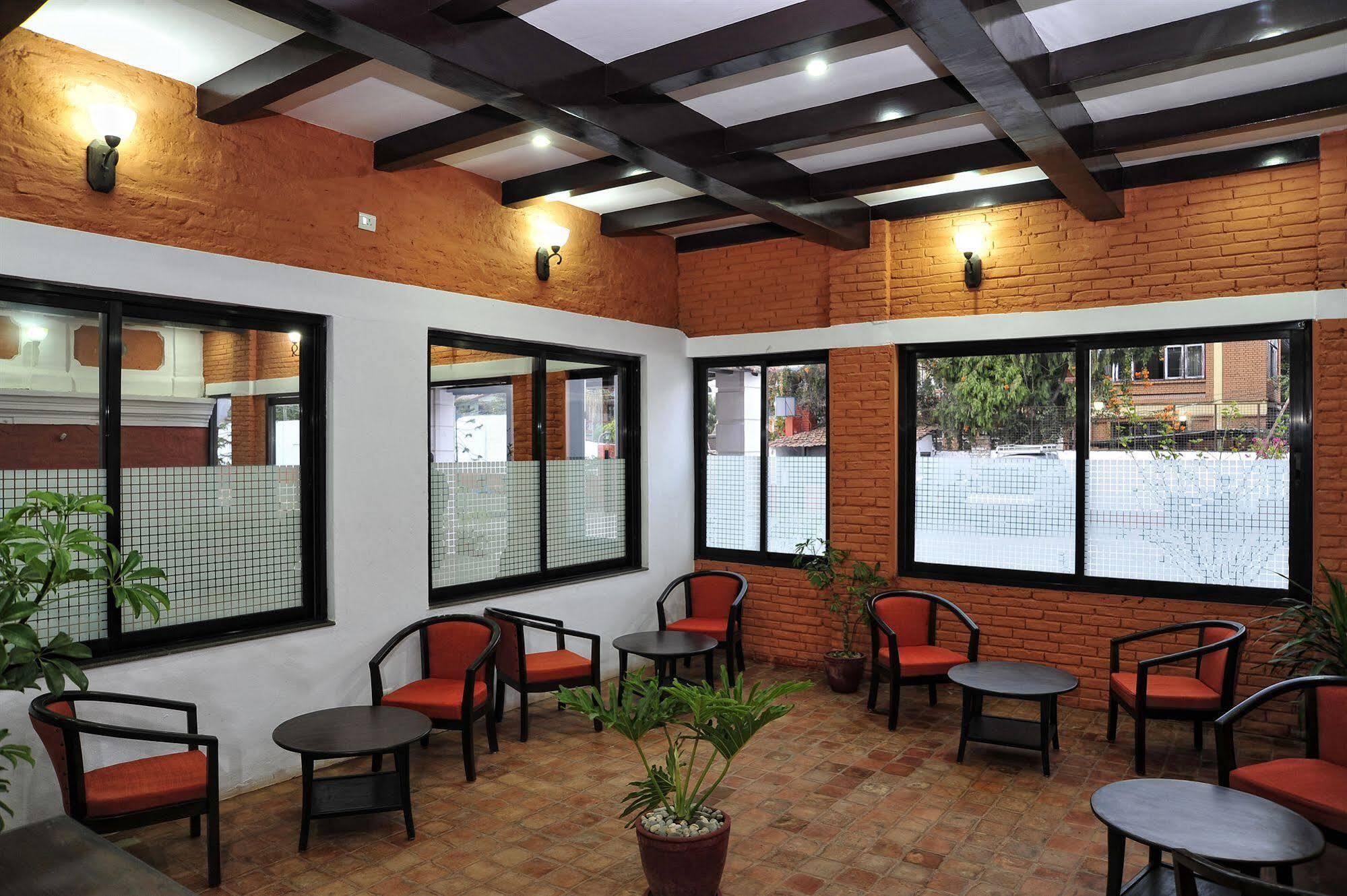 Oyo 738 Hotel Kaze Darbar Катманду Экстерьер фото